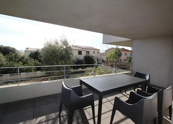 T2 Centre-ville De Porto-vecchio * Порто-Веккьо